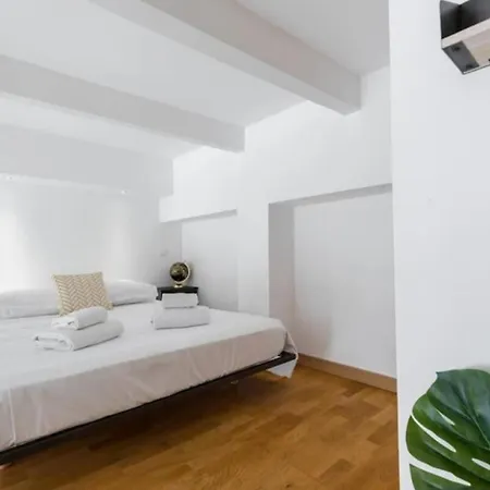 Deloye - Spacious Quiet Wac Near Old Town Apartment *