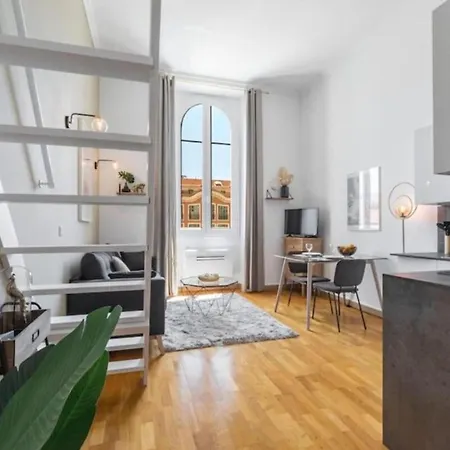 Deloye - Spacious Quiet Wac Near Old Town Apartment *